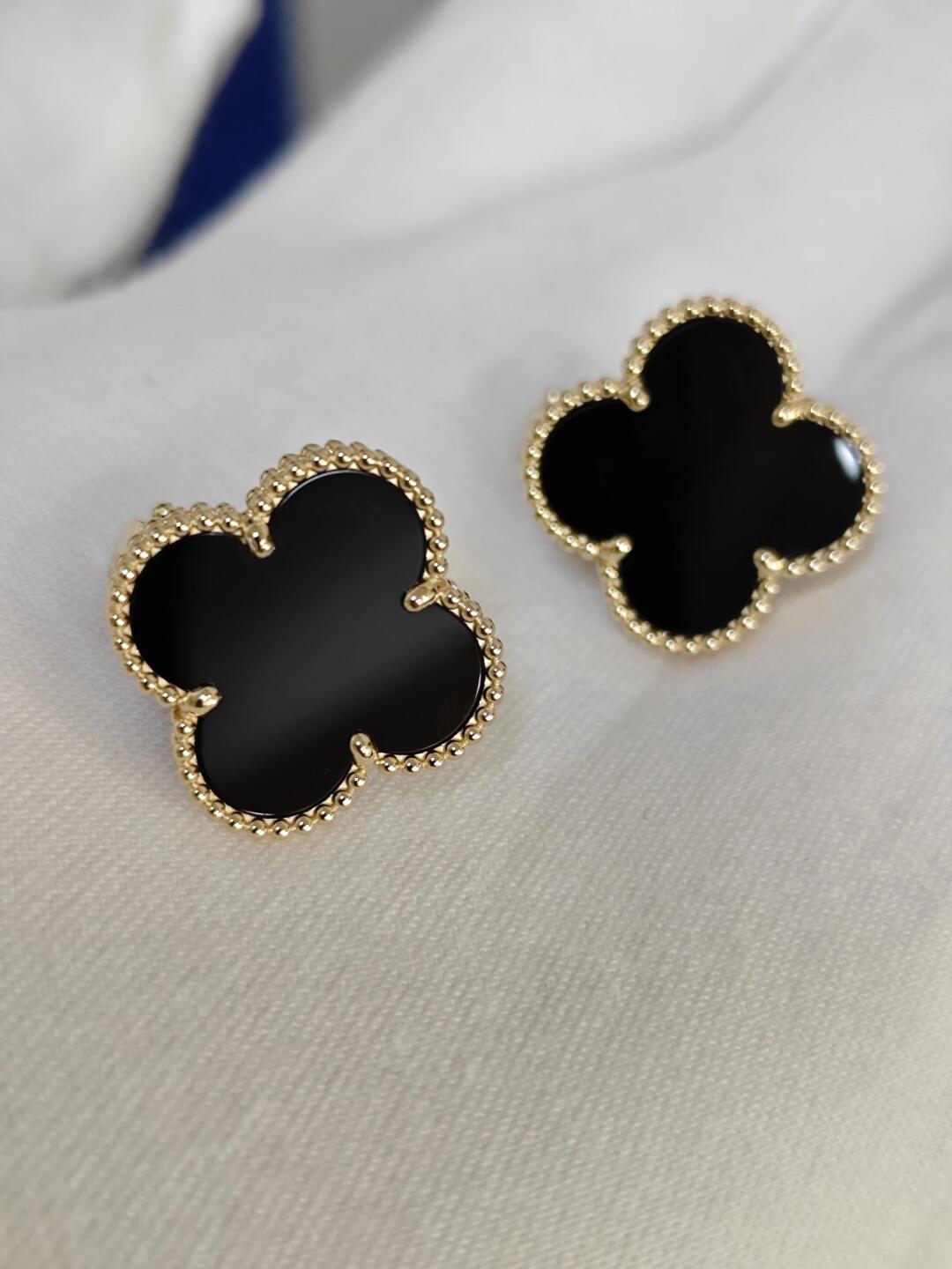 [Liorra]CLOVER 20MM BLACK MOP EARRINGS