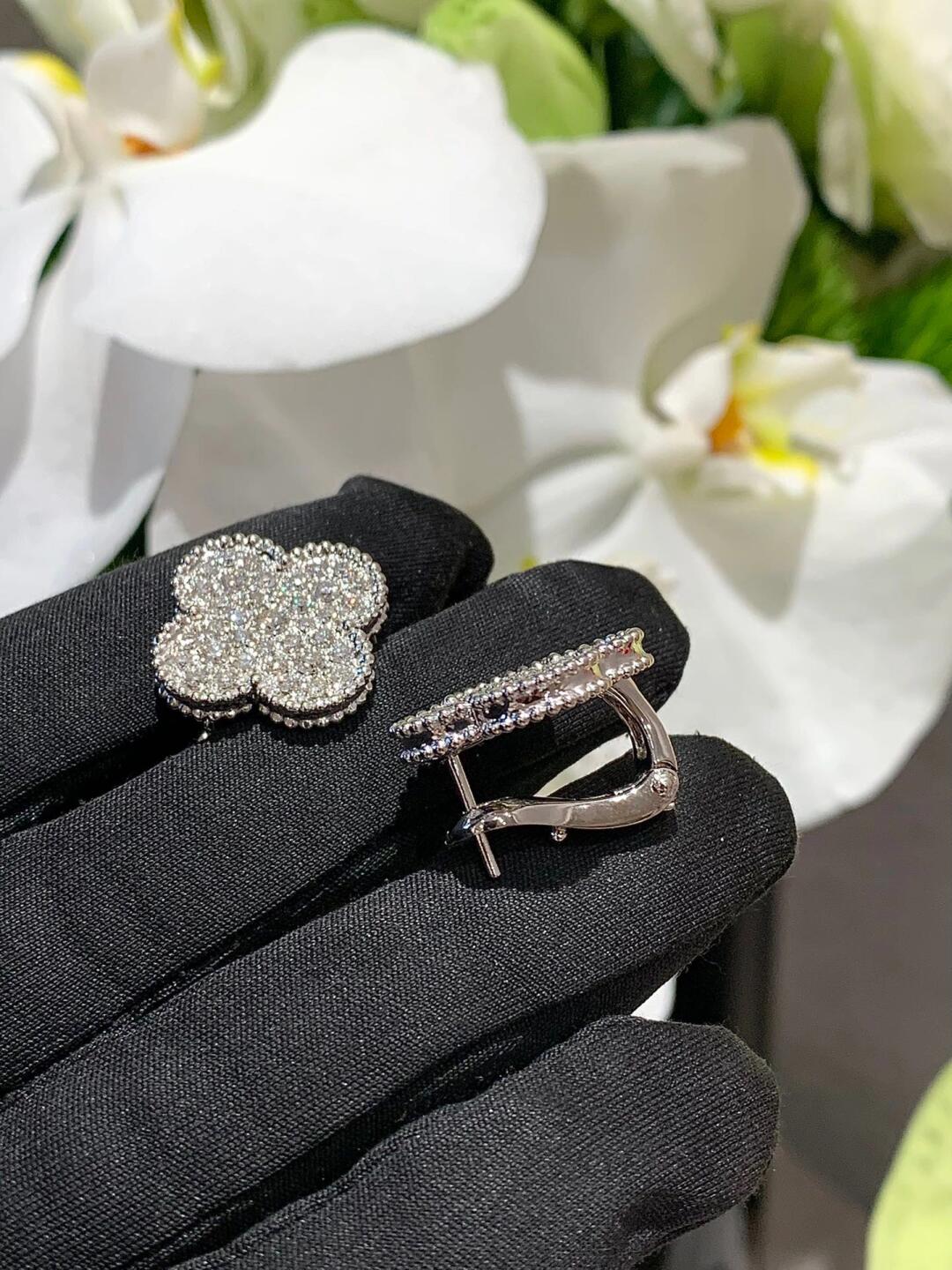 [Liorra]CLOVER 20MM MOTIFS DIAMOND STUD EARRINGS SILVER