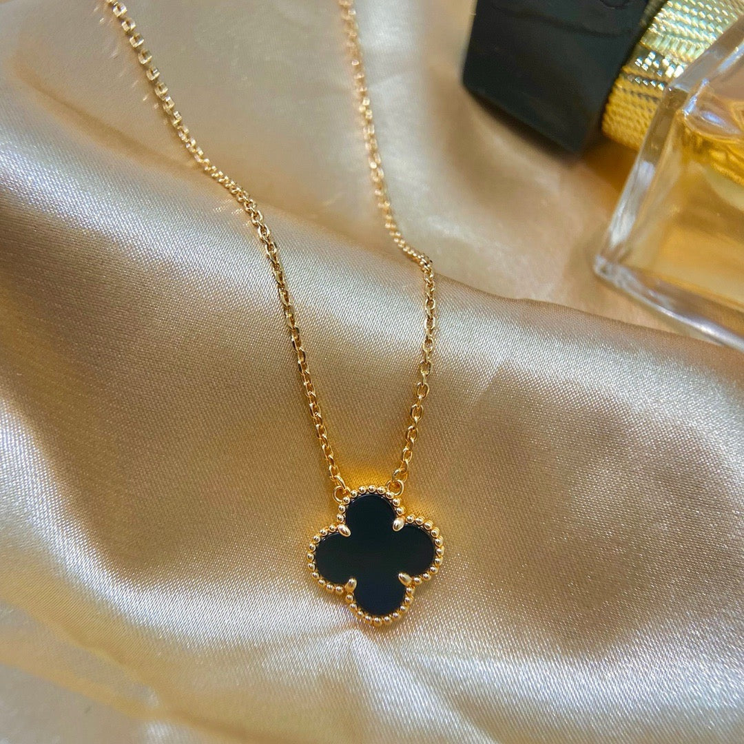 [Liorra]CLOVER 15MM BLACK ONYX SINGLE FLOWER NECKLACE