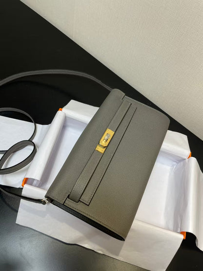 KELLY CLASSIQUE TO GO WALLET EPSOM 20 IN GREY WITH GOLD HARDWARE