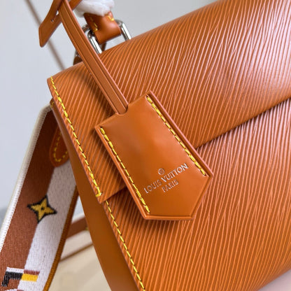 CLUNY MINI 20 IN GOLD HONEY EPI LEATHER