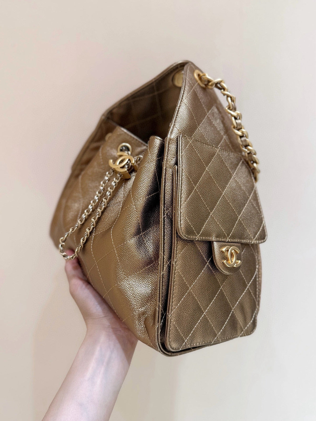 CHANEL 25 MEDIUM HANDBAG IN GOLDEN BROWN CALFSKIN WITH GOLD HARDWARE