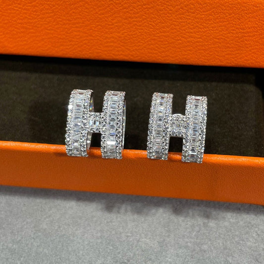 [Liorra]H STUD EARRINGS WITH SILVER DIAMONDS