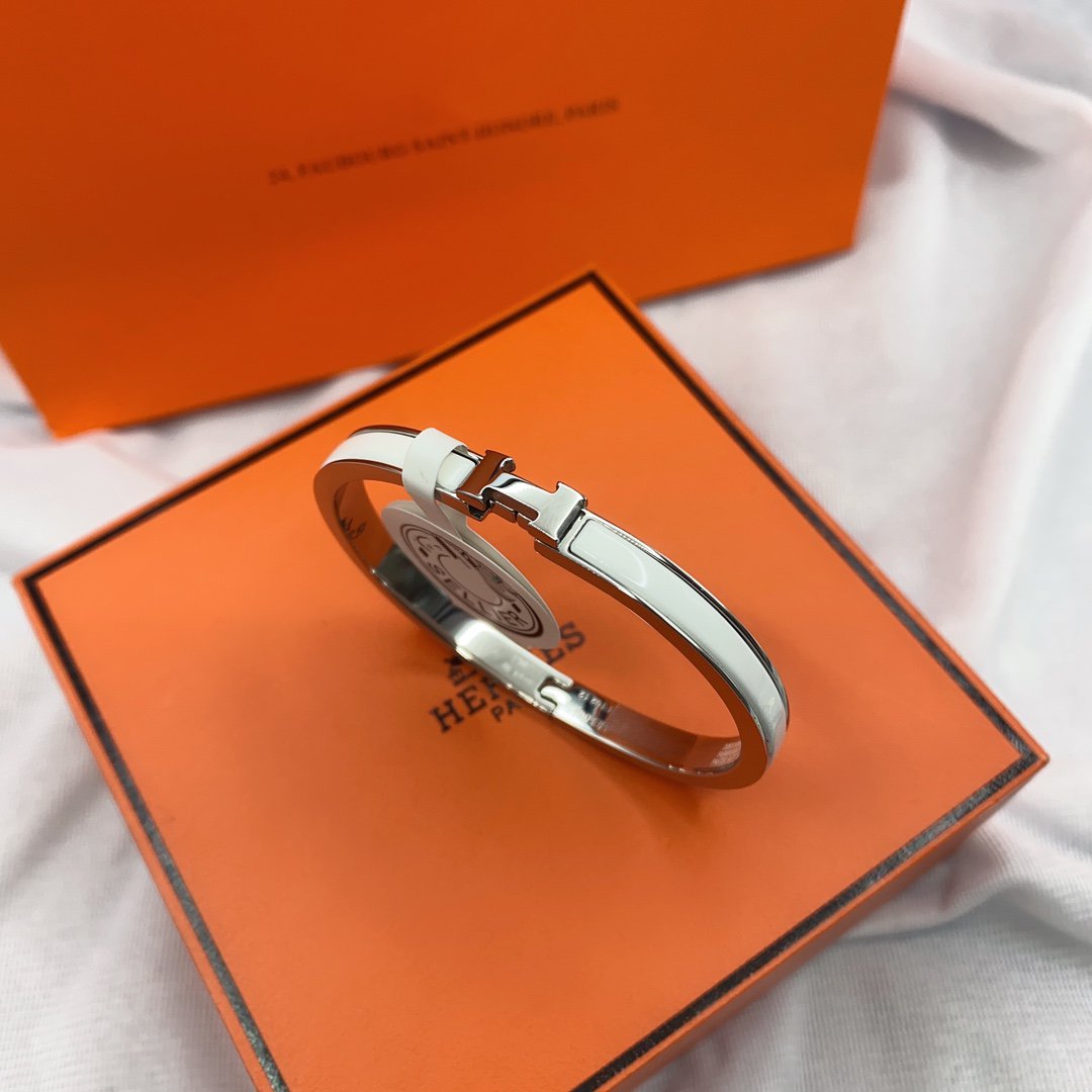 [Liorra]CLASSIC HM CLIC WHITE 8MM ENAMEL BRACELET