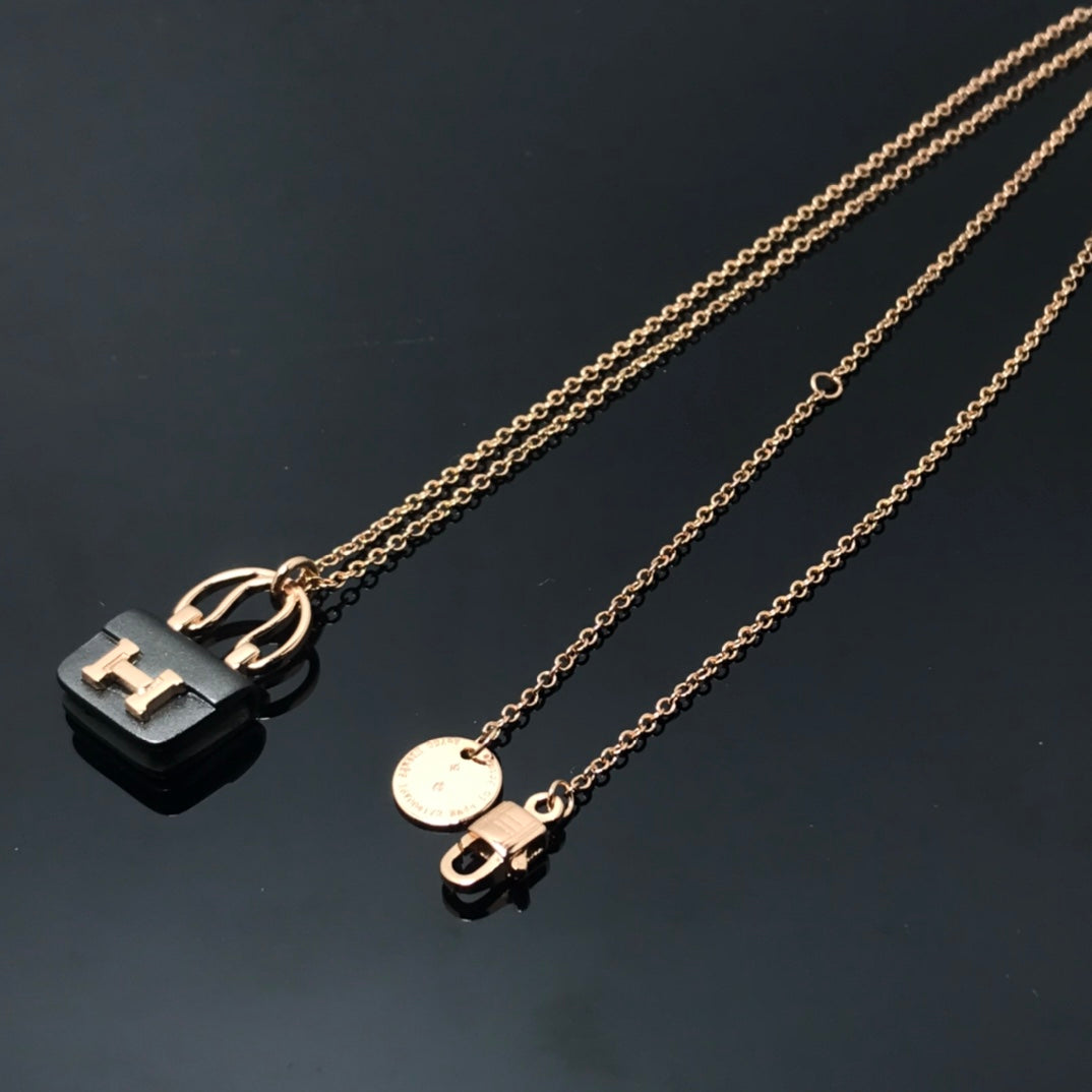 [Liorra]WOMEN'S HM AMULETTES CONSTANCE PENDANT NECKLACE
