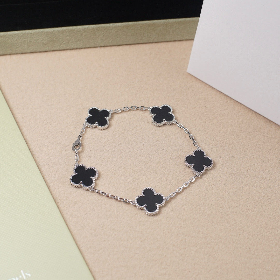 [Liorra] CLOVER 5 MOTIF ONYXS BRACELET COLLECTION