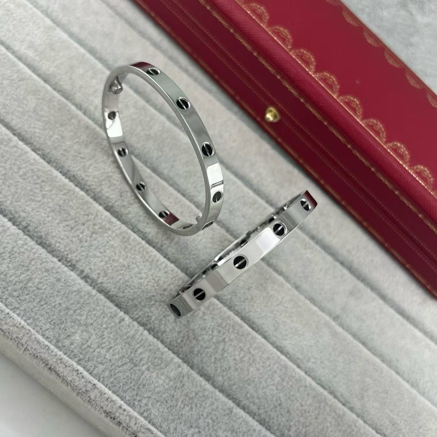 [Liorra]LOVE BLACK NAILS BRACELET