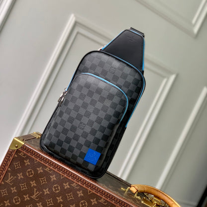 AVENUE SLINGBAG 31 IN BLACK AND GREY DAMIER GRAPHITA CANVAS CALFSKIN