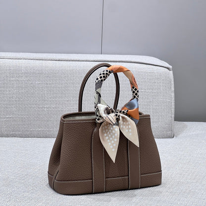 GARDEN PARTY 23CM IN DARK BROWN CALFSKIN