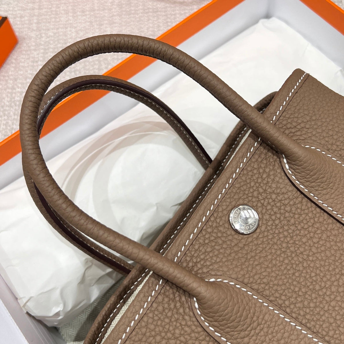 GARDEN PARTY 23CM IN DARK BROWN CALFSKIN