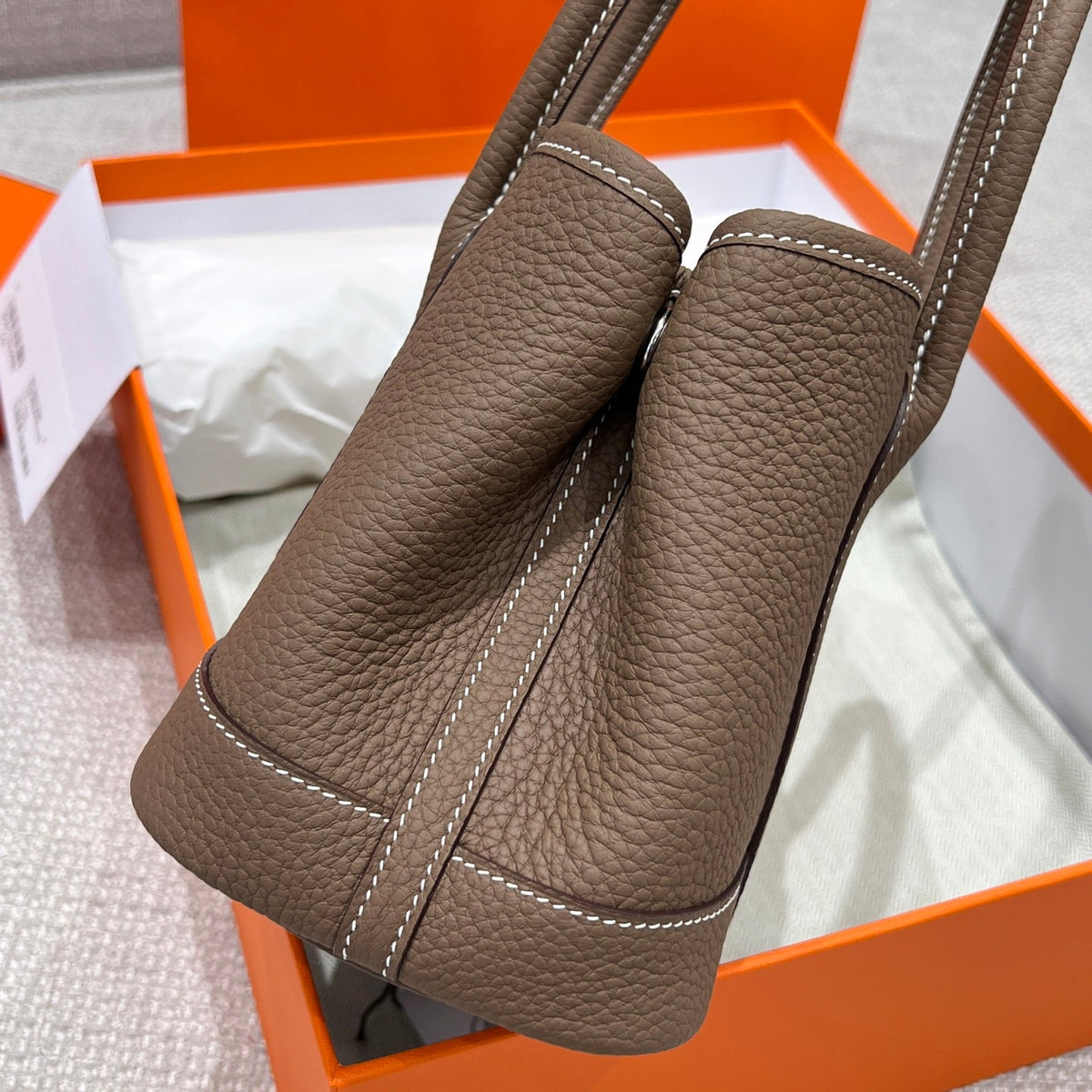 GARDEN PARTY 23CM IN DARK BROWN CALFSKIN