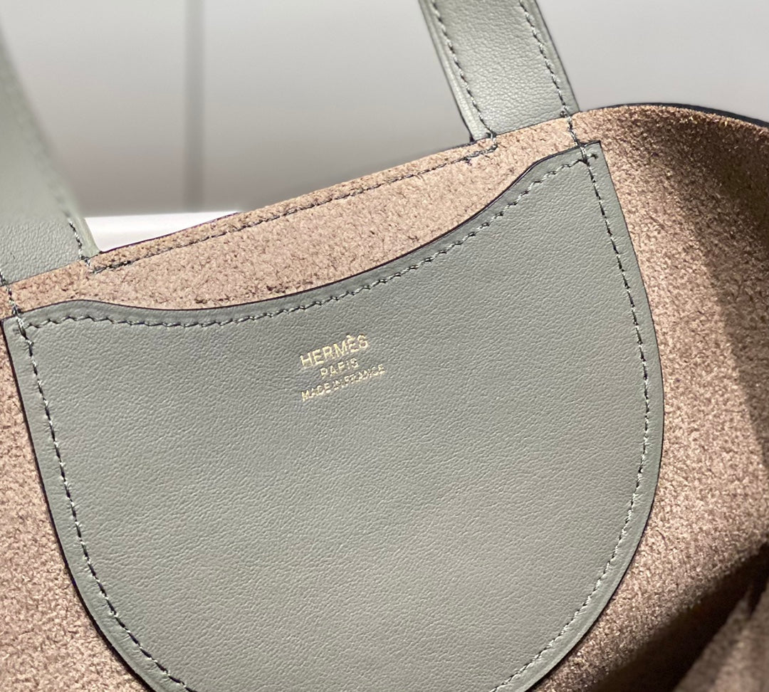 HERMES 25S IN THE LOOP 18 IN ETOUPE CALFSKIN GOLD HARDWARE