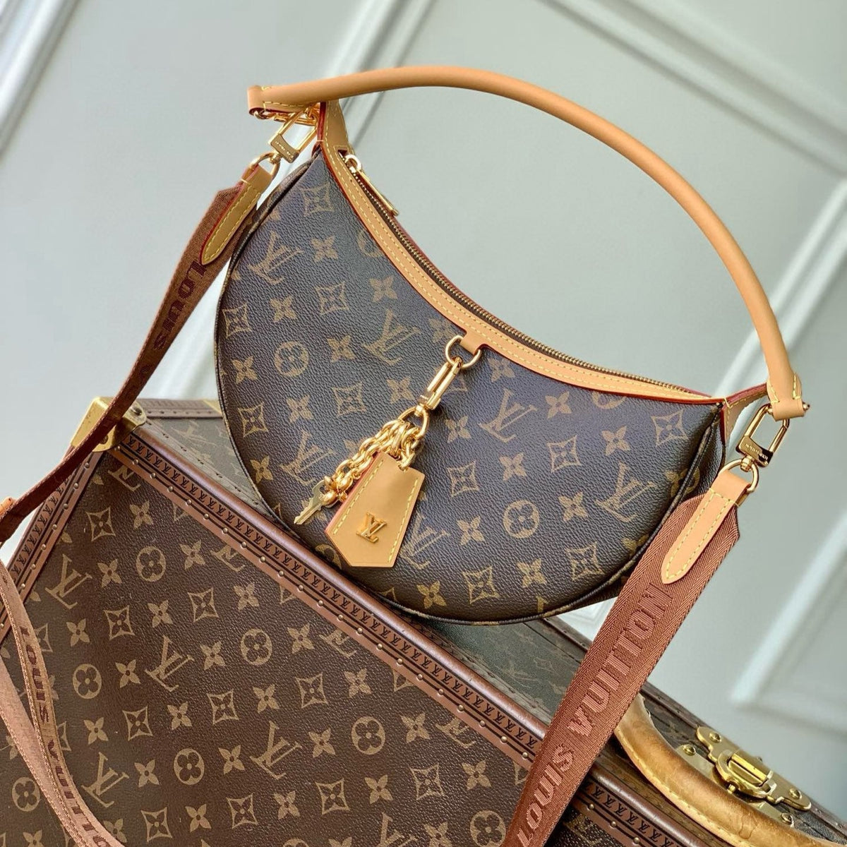 LOOPING BAG 28 IN BROWN MONOGRAM CANVAS