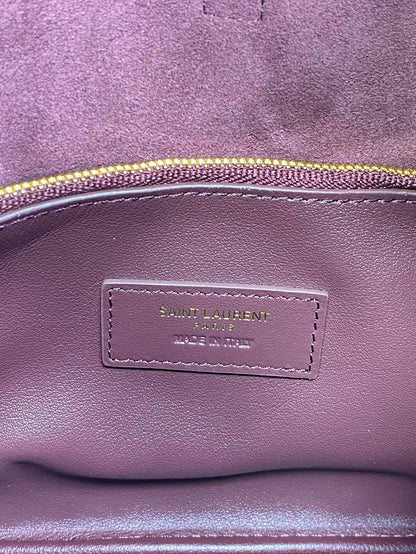 LE 5 À 7 SMALL SUPPLE 22 IN GRAPE PURPLE CALFSKIN GOLD BUCKLE