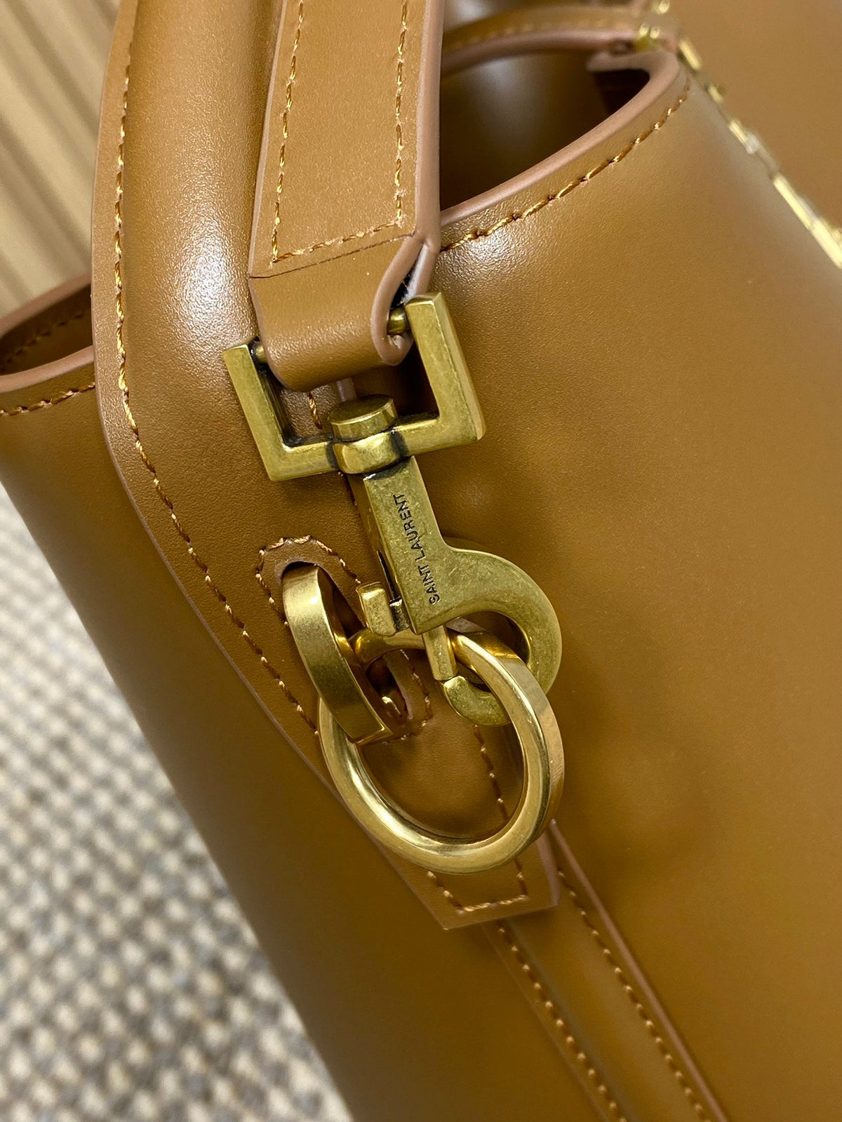 LE 37 SMALL BUCKET BAG 20 IN TORTILLA BROWN CALFSKIN GOLD HARDWARE