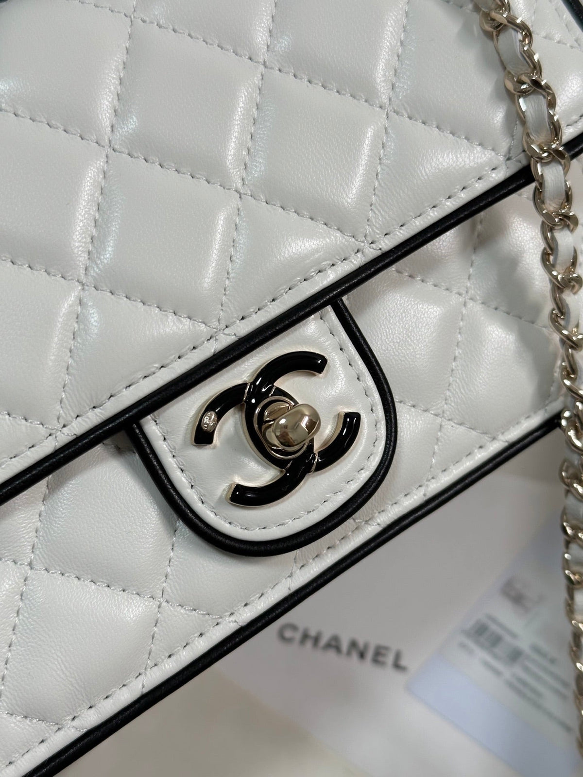 QUILTED FLAP BAG WITH BLACK TRIM 19 IN WHITE LAMBSKIN