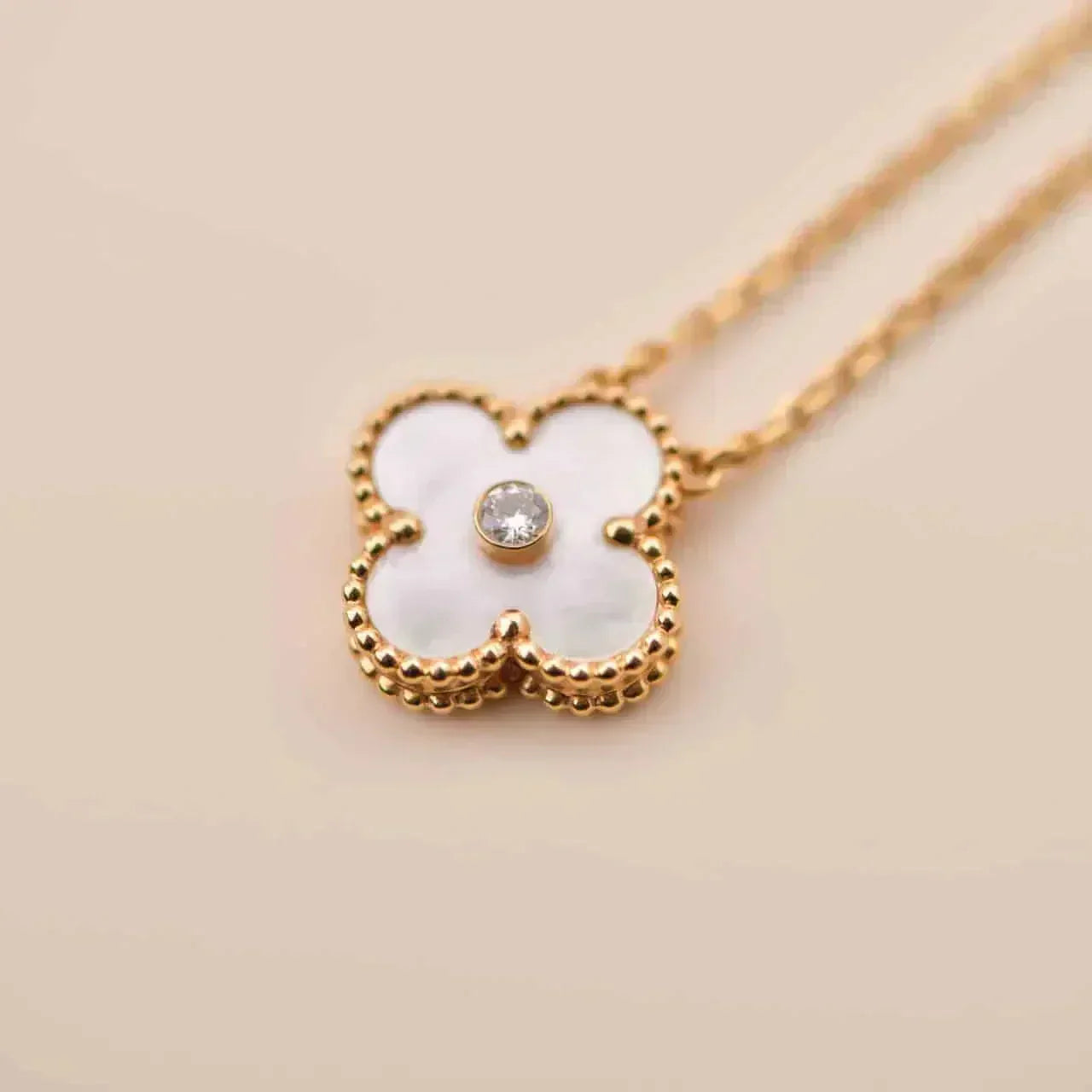 [Liorra]CLOVER 15MM DIAMOND WHITE FRITILLARIA NECKLACE