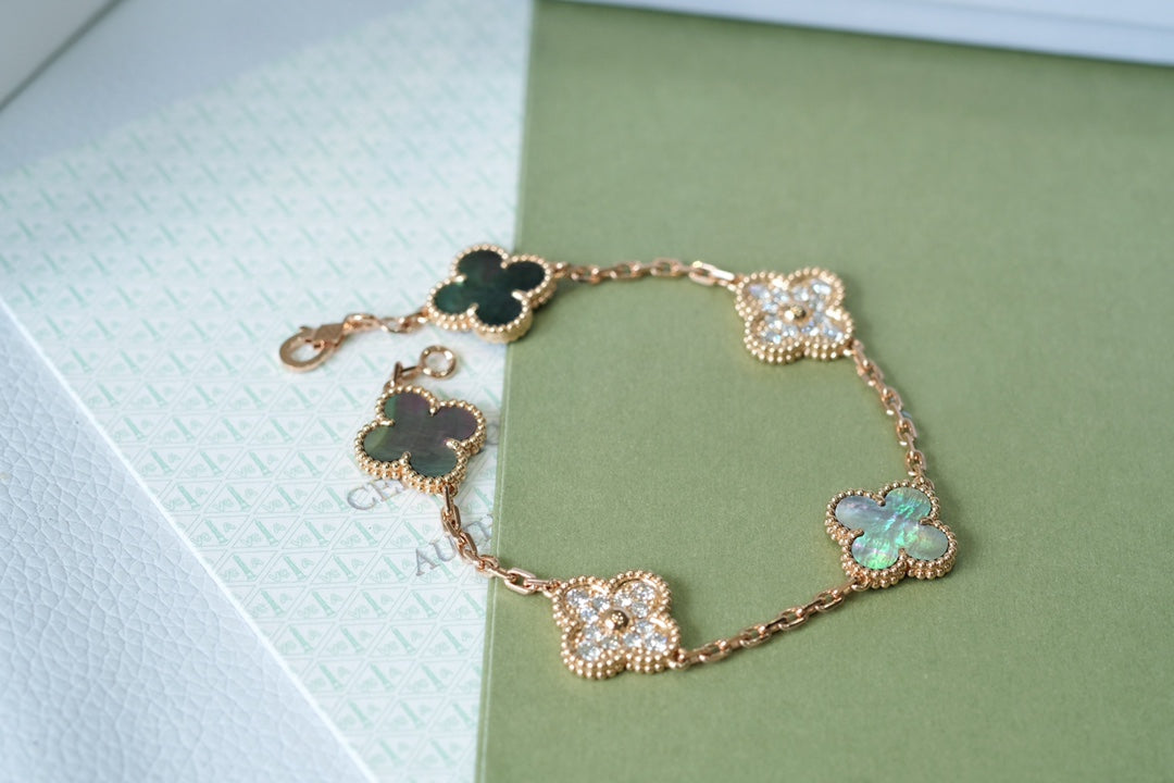 [Liorra] CLOVER 5 MOTIF GRAY MOP BRACELET COLLECTION